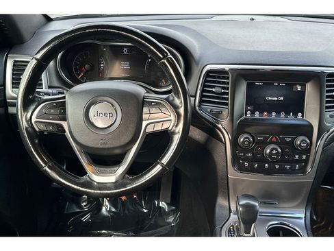 Used 2020 Jeep Grand Cherokee Laredo image 15