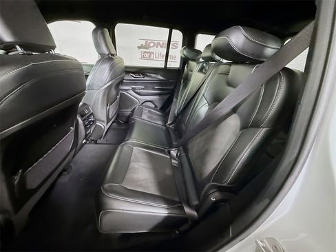 Used 2023 Jeep Grand Cherokee Altitude image 27