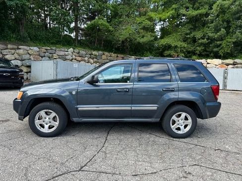 Used 2007 Jeep Grand Cherokee Limited w/ Trailer Tow Group IV AWD/4WD image 2