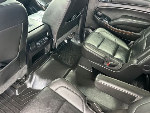 Used 2017 Chevrolet Suburban LT image 4