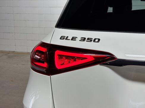 Used 2022 Mercedes-Benz GLE 350 4MATIC image 11