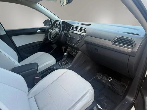 Used 2019 Volkswagen Tiguan SE FWD image 11