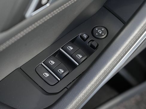 Used 2022 BMW X6 xDrive40i w/ M Sport Package image 32