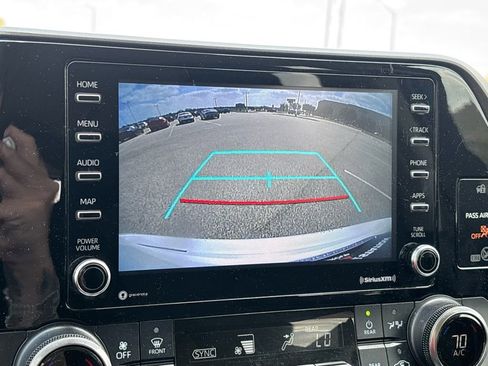 Used 2022 Toyota Highlander L image 20