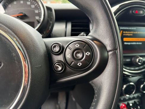 Used 2020 MINI Cooper 4-Door Hardtop w/ Storage Package FWD image 17