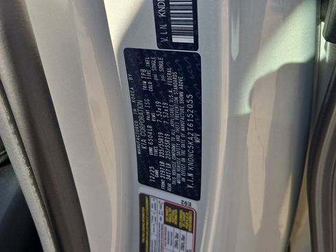 New 2026 Kia Carnival EX FWD image 33
