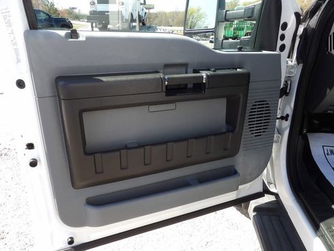 Used 2015 Ford F550 2WD Regular Cab Super Duty image 14