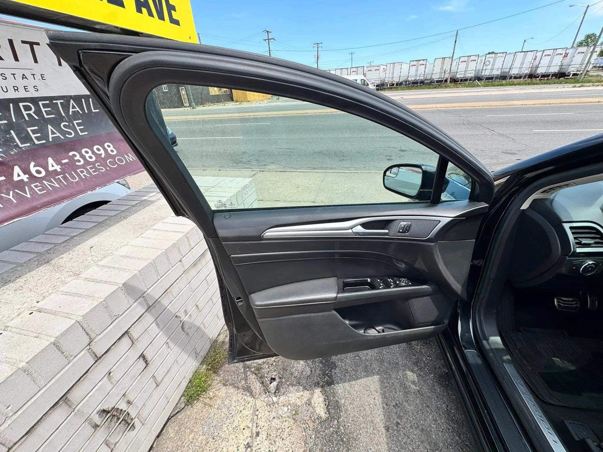 Used 2014 Ford Fusion Titanium FWD image 11