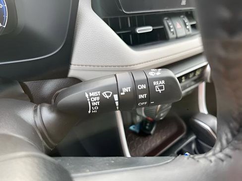 Used 2023 Toyota RAV4 Limited image 17