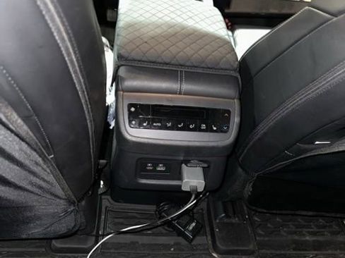 Certified 2024 Nissan Pathfinder Platinum FWD image 13