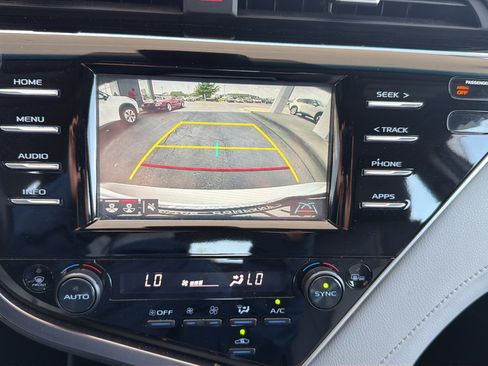 Used 2018 Toyota Camry XLE FWD image 25