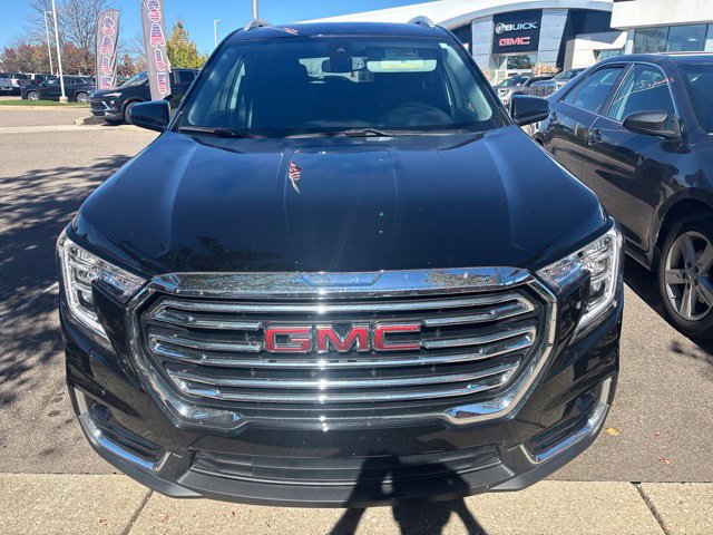 Used 2024 GMC Terrain SLT w/ LPO, Floor Liner Package AWD/4WD image 2