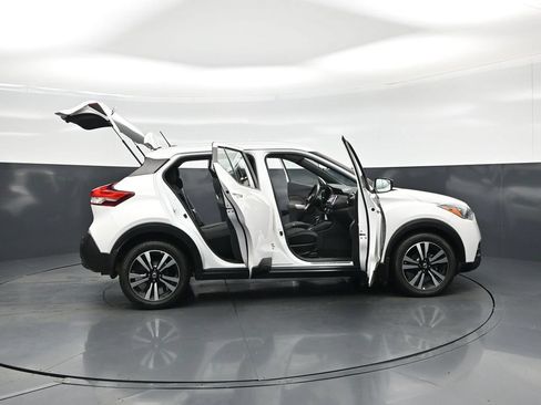 Used 2020 Nissan Kicks SV FWD image 5