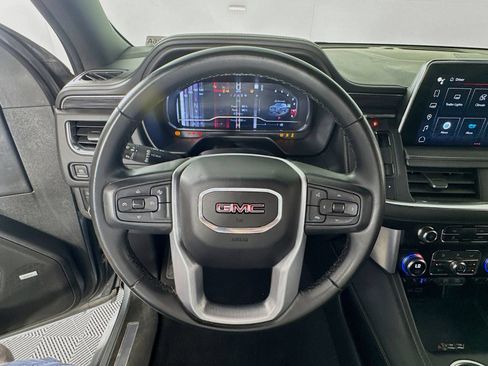 Used 2023 GMC Yukon XL SLT AWD/4WD image 13