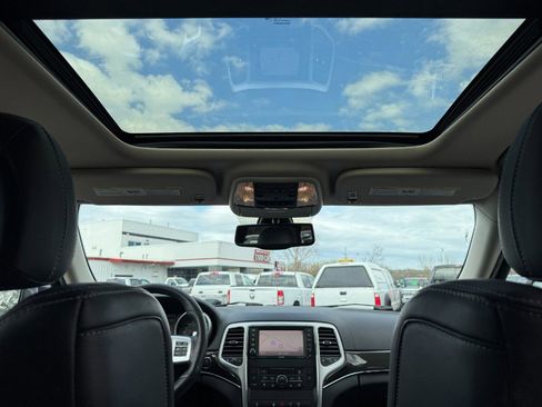 Used 2012 Jeep Grand Cherokee SRT8 w/ Luxury Group II image 22