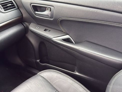 Used 2017 Toyota Camry XLE w/ Moonroof Package image 17