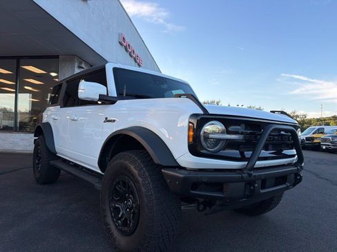 Used 2022 Ford Bronco Outer Banks w/ Sasquatch Package AWD/4WD image 3