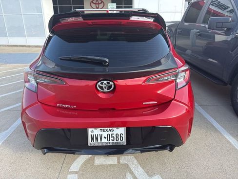 Used 2021 Toyota Corolla SE w/ Special Edition FWD image 3