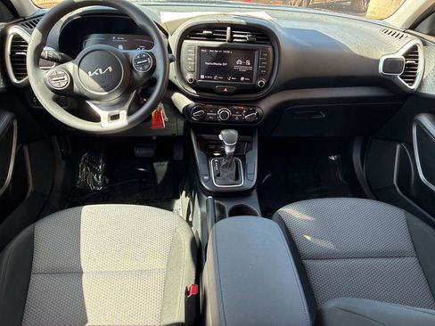 Certified 2025 Kia Soul LX w/ LX Technology Package FWD image 17