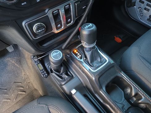 Used 2019 Jeep Wrangler Sport AWD/4WD image 24