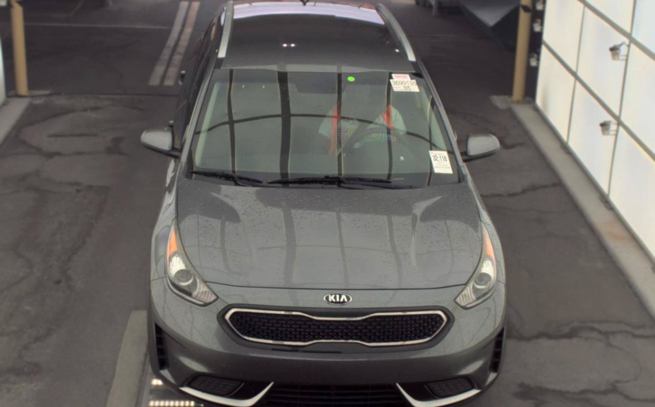 Used 2017 Kia Niro LX FWD image 2