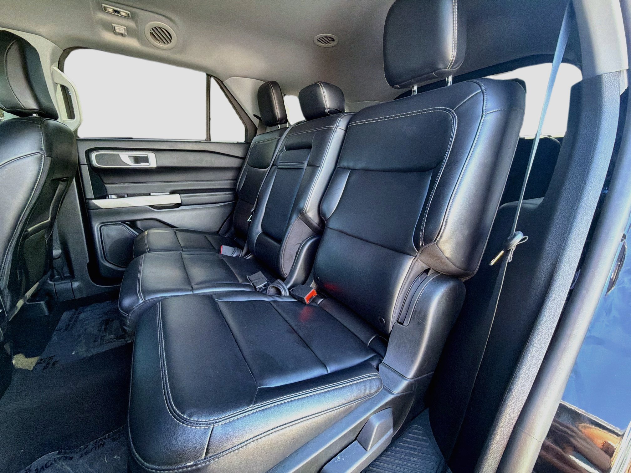 Used 2023 Ford Explorer XLT w/ Equipment Group 202A RWD image 21