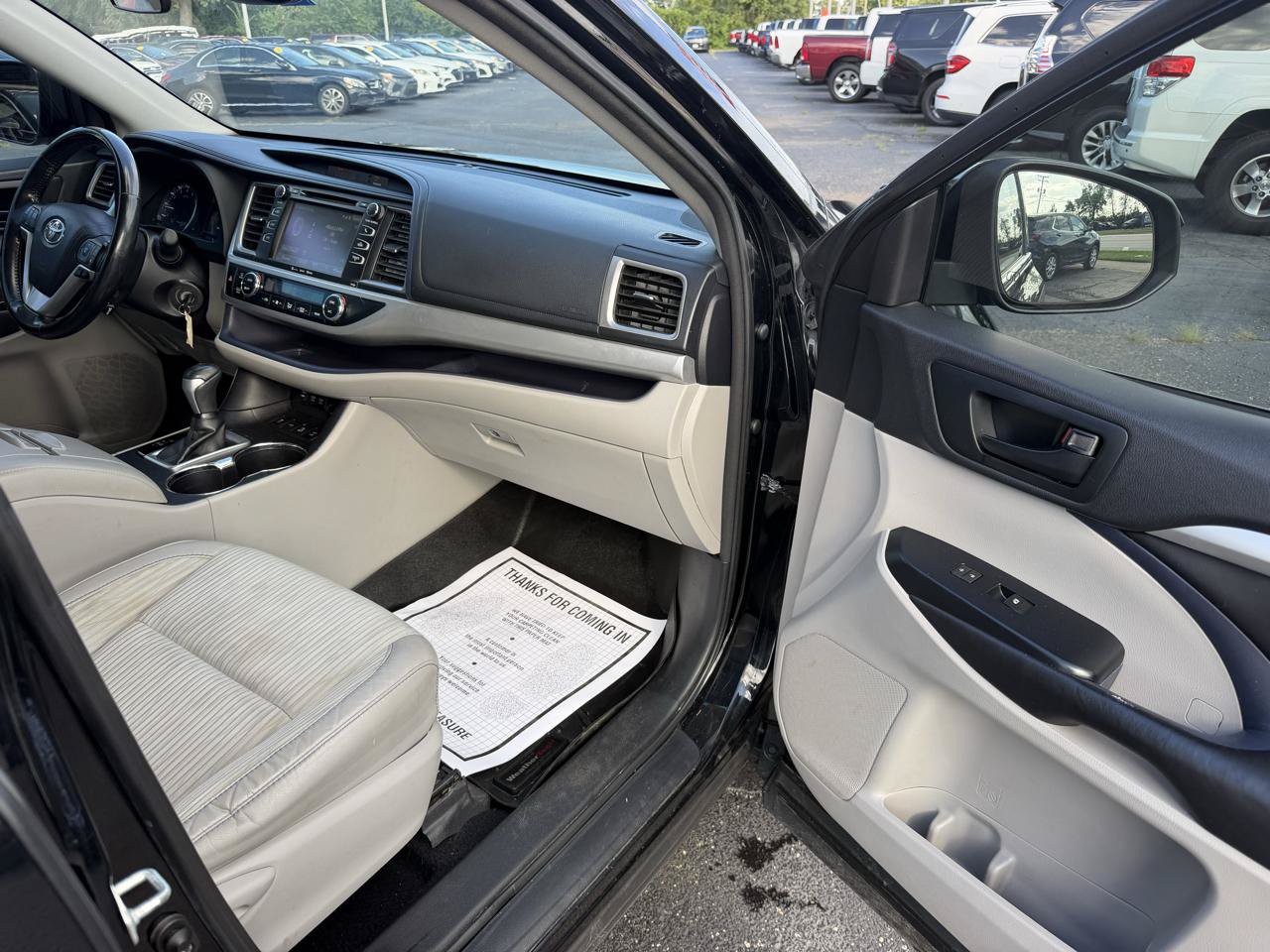 Used 2017 Toyota Highlander Plus AWD/4WD image 14