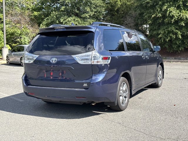 Used 2019 Toyota Sienna SE AWD/4WD image 2