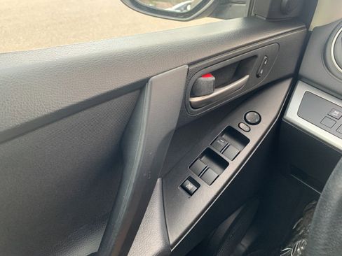 Used 2013 MAZDA MAZDA3 i Touring w/ Preferred Equipment Pkg image 11