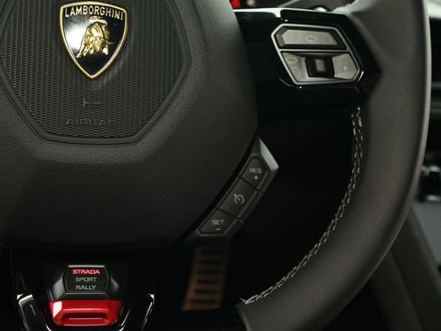 Used 2024 Lamborghini Huracan Sterrato image 32