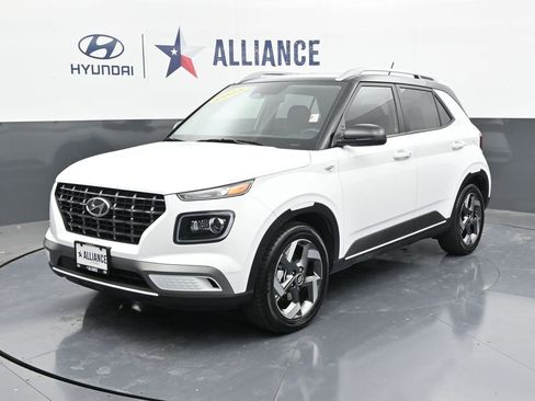 Certified 2025 Hyundai Venue Limited image 1