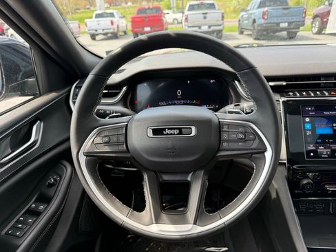 Certified 2023 Jeep Grand Cherokee L Laredo AWD/4WD image 16