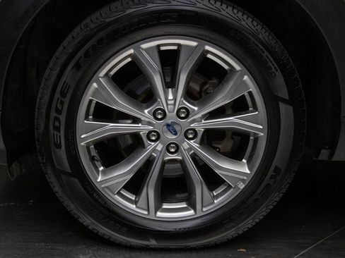 Used 2022 Ford Explorer Limited image 8