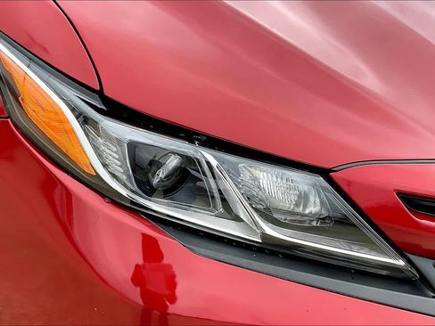 Used 2021 Toyota Camry SE image 21