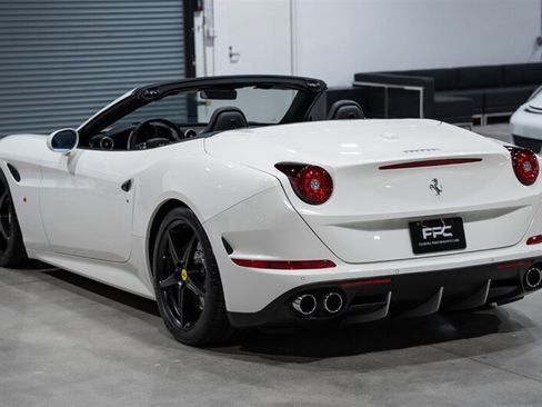 Used 2016 Ferrari California T RWD image 72