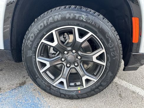 New 2024 Jeep Wagoneer Series III w/ Rear Seat Video Group 1 image 13