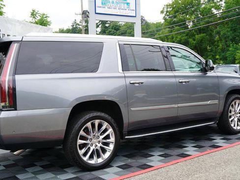 Used 2019 Cadillac Escalade ESV Luxury AWD/4WD image 10