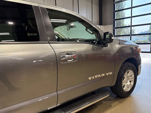 Used 2019 Nissan Titan SV AWD/4WD image 48