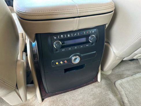 Used 2013 Cadillac Escalade Luxury image 29