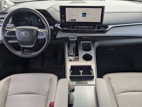 Used 2025 Toyota Sienna XLE w/ XLE Plus Package FWD image 15