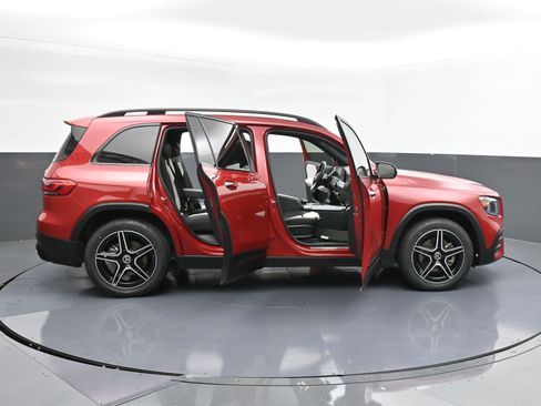 Used 2023 Mercedes-Benz GLB 250 image 32