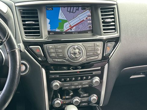 Used 2017 Nissan Pathfinder SV w/ SV Tech Package image 16