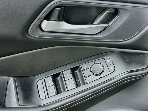 Used 2026 Nissan Rogue SV FWD image 15