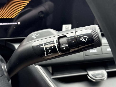 New 2025 Kia K4 LXS image 24