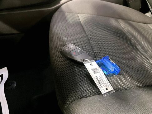 Used 2024 GMC Canyon Elevation w/ Convenience Package image 30