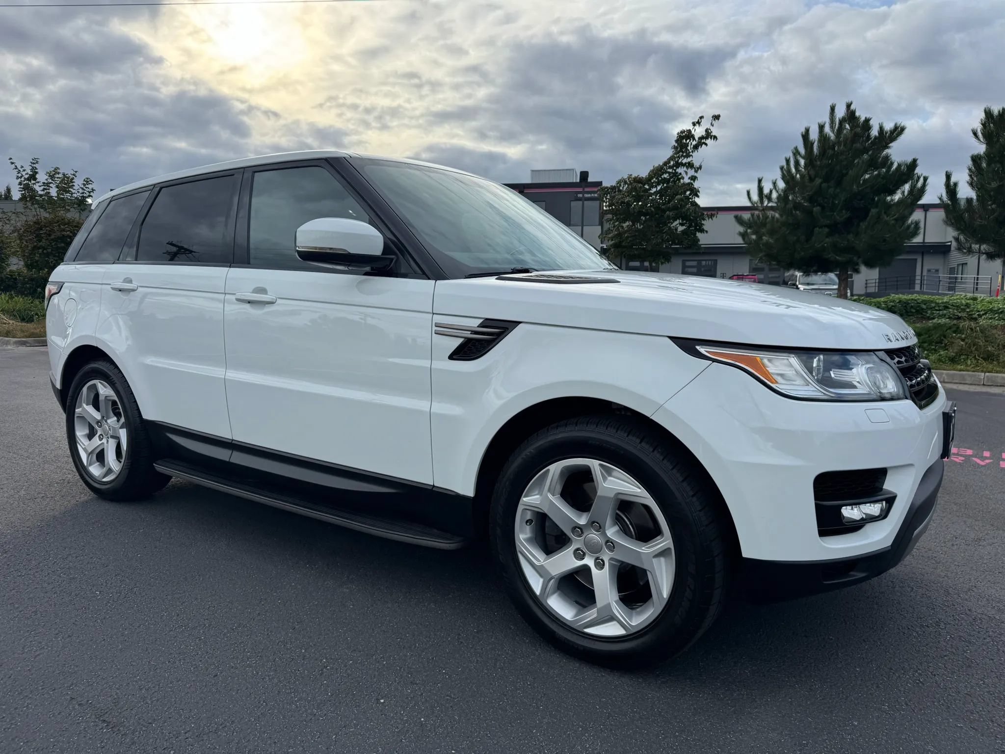 Used 2014 Land Rover Range Rover Sport HSE AWD/4WD image 1
