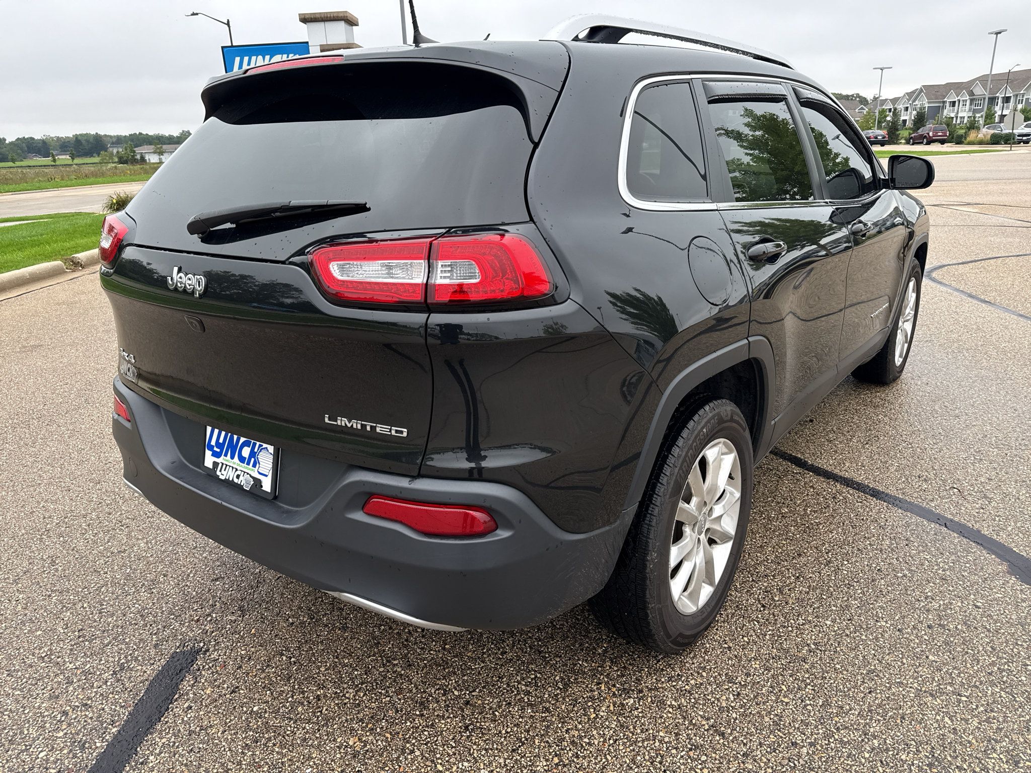 Used 2016 Jeep Cherokee Limited AWD/4WD image 4