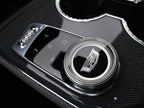 New 2026 Cadillac Optiq Luxury 1 image 31