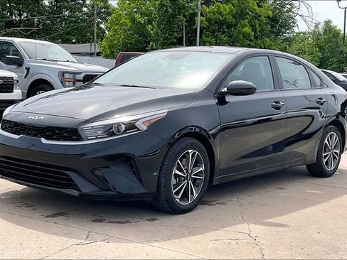 Used 2023 Kia Forte LXS FWD image 3