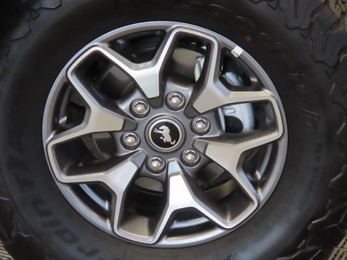 Used 2025 Ford Bronco Badlands AWD/4WD image 7